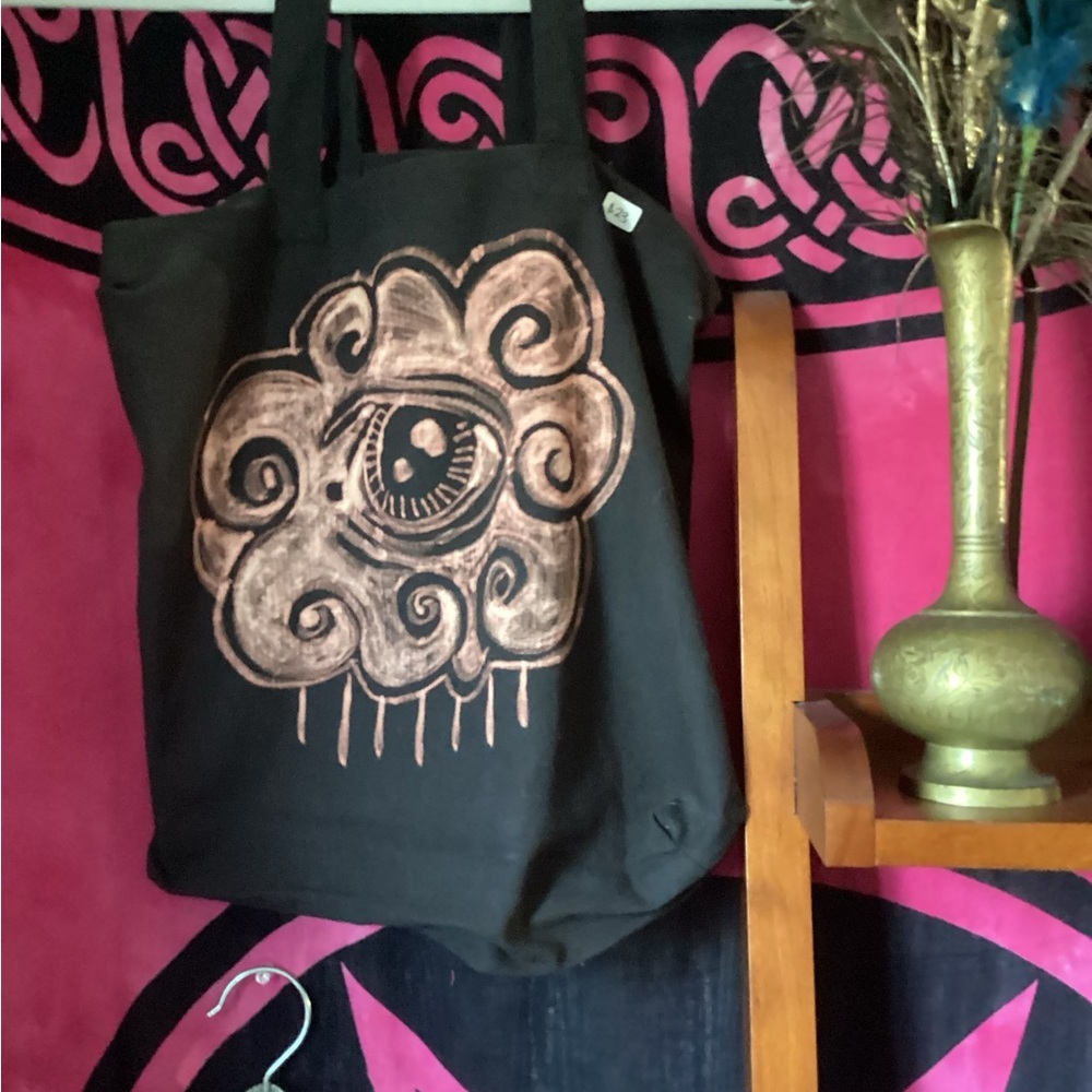 Cloud eye tote